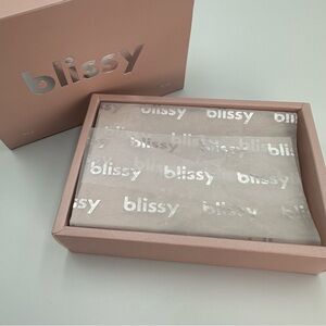 Bliss Mulberry Silk Pillowcase in Soft Pink